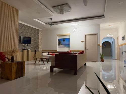 Előcsarnok, Newsy Inn in Addu-korallzátony