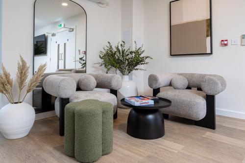 Roomspace Serviced Apartments -Walton Court - image 6