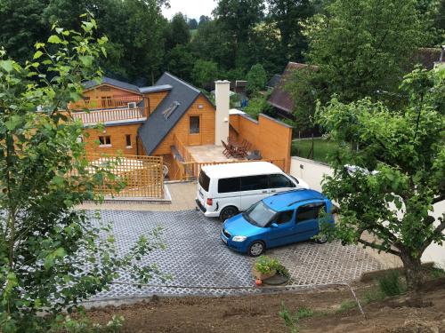 2 bedrooms, 5 beds