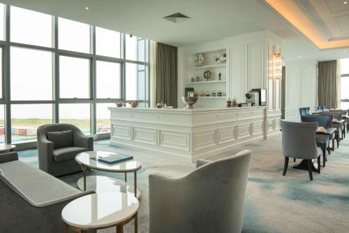 מסעדה, Hilton Brazzaville Les Tours Jumelles Hotel & Residences in ברזוויל