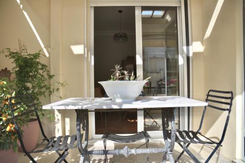 Vintage Kolonaki Luxury Penthouse Suite - image 4