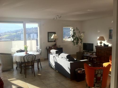 Appartement 73m2 2 chambres parking vue Lac