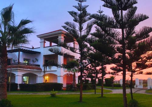 Beachfront Resort Flat with 4 Pools 20 Min Tangier – khách sạn tại Widadiya Asilah