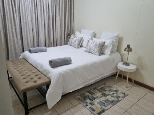 Serene Apartment at Arlington with power backup in บูลาวาโย