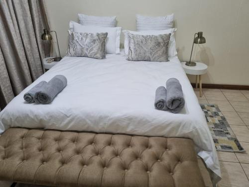 Serene Apartment at Arlington with power backup in บูลาวาโย
