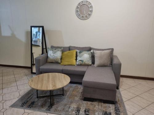 Serene Apartment at Arlington with power backup in บูลาวาโย