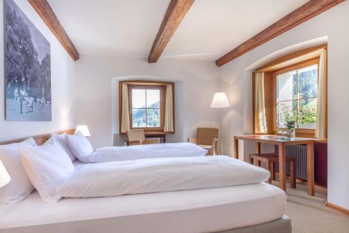 2 twin beds