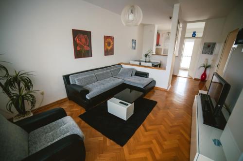 Viktorija Apartment - image 3