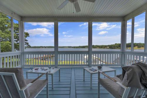 Lakefront Getaway with Dock Pool Sunset Games - image 8