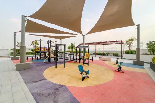 Waves - Modern & Vibrant Studio With Skyline View in مدينة زايد