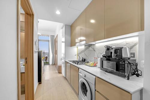 Waves - Modern & Vibrant Studio With Skyline View in مدينة زايد