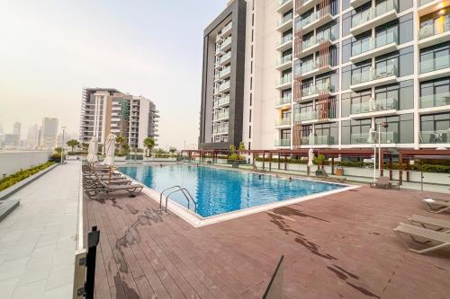 Waves - Modern & Vibrant Studio With Skyline View in مدينة زايد