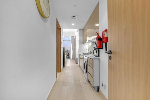 Waves - Modern & Vibrant Studio With Skyline View in مدينة زايد