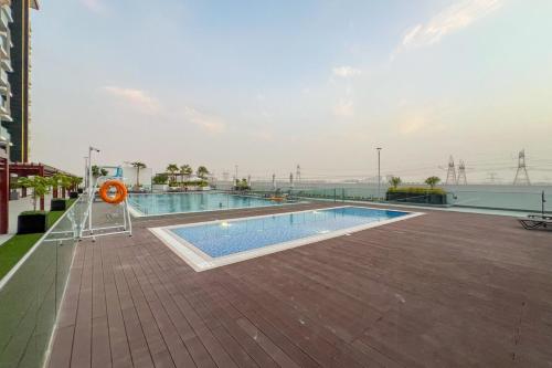 Waves - Modern & Vibrant Studio With Skyline View in مدينة زايد