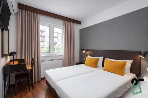 HOTIDAY Room Collection - Oporto – Porto, KY