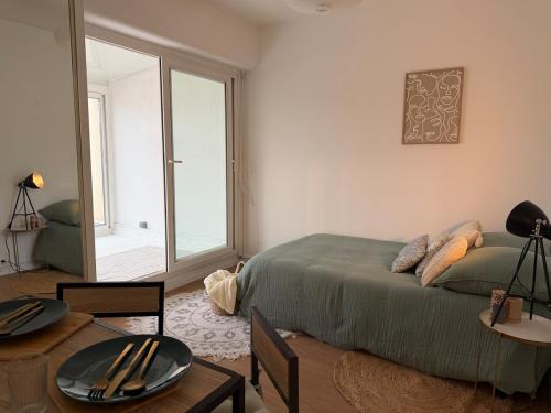 Studio cosy & lumineux avec véranda privative (Studio cosy & lumineux avec veranda privative) in Libourne