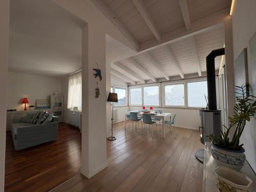 Trilo con solarium e giardino, SPIAGGIA E PISCINA INCLUSE Taunus Vacanze NR 505