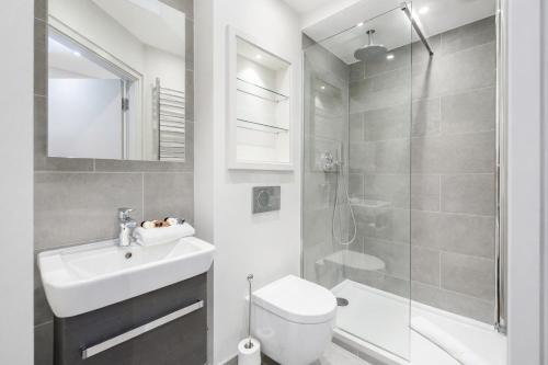 Roomspace Serviced Apartments -The Quadrant - image 9