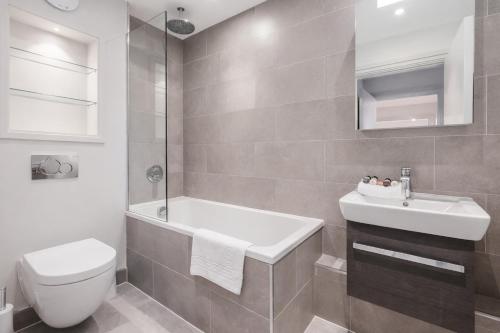 Roomspace Serviced Apartments -The Quadrant - image 8