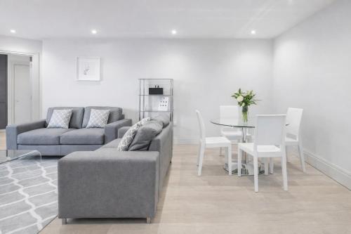 Roomspace Serviced Apartments -The Quadrant - image 2