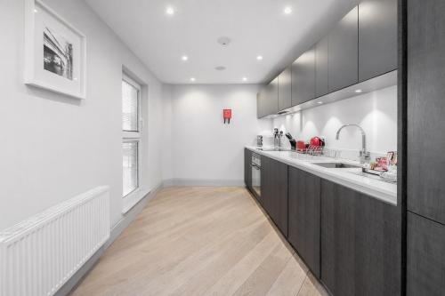 Roomspace Serviced Apartments -The Quadrant - image 7