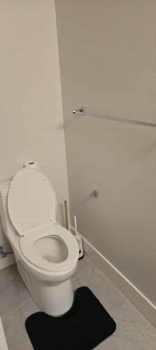 UBC Area Gem Spacious 2-Bedroom Townhouse with Full Kitchen - image 3