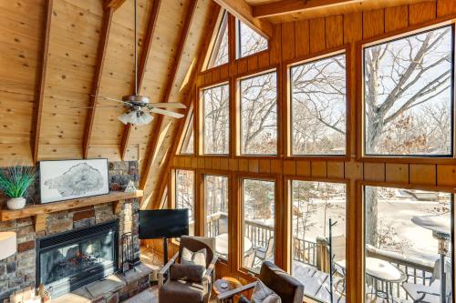 Hot Tub & Barrel Sauna! Lakefront Innsbrook Chalet in Warrenton (MO)