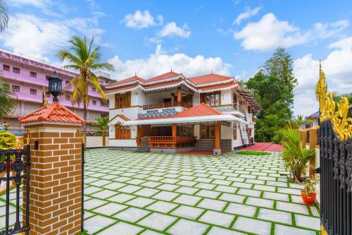 Luxury Oasis 3BR AC Villa- Garden & Balcony Lounge in Valikunama