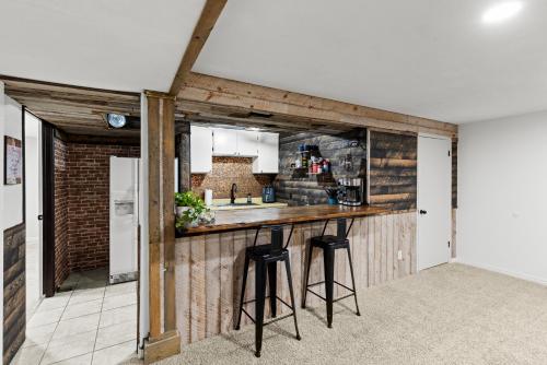 East Farmington Hideaway - Family Friendly Home