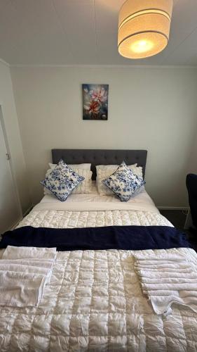 Sochi A double bed Room in a nice home – khách sạn tại Upper Hutt