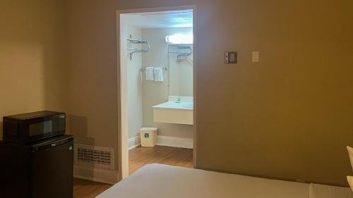 Green Tree Inn And Extended Stay Suites - image 10