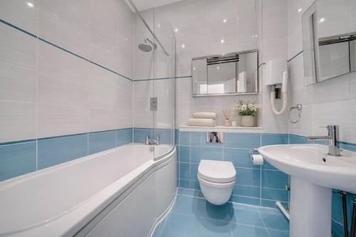 Perham Apartment in West Kensington by Yoko Proper - image 2