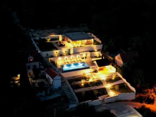 Holiday Home Luxury Villa Dobri Dida by Interhome in Donji Vinjani