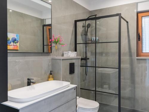 Holiday Home Luxury Villa Dobri Dida by Interhome in Donji Vinjani