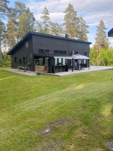 Dārzs, Stort semesterhus på ön Torsö, Vänern (Stort semesterhus pa on Torso, Vanern) in Torso