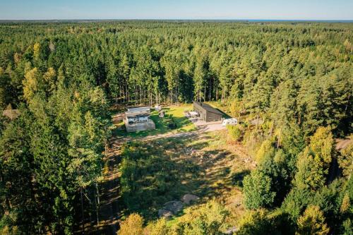 Dārzs, Stort semesterhus på ön Torsö, Vänern (Stort semesterhus pa on Torso, Vanern) in Torso