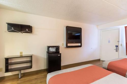 Motel 6-Crawfordsville IN - image 9