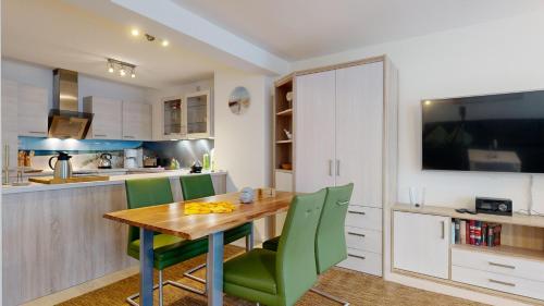 FeWo in direkter Strandlage mit Balkon und Sauna, Dünenresidenz Prora-App 111 in Binz, Deutschland