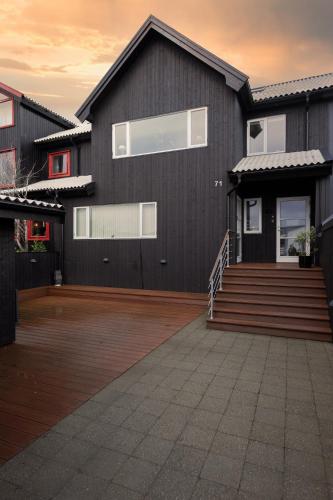 נוף חוץ, goldcrest - 3 br apartment - good view - city life in Hoyvík