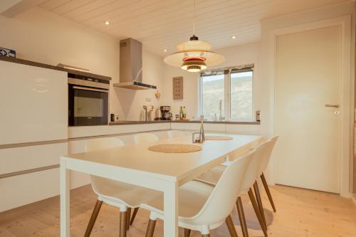 goldcrest - 3 br apartment - good view - city life in Hoyvík