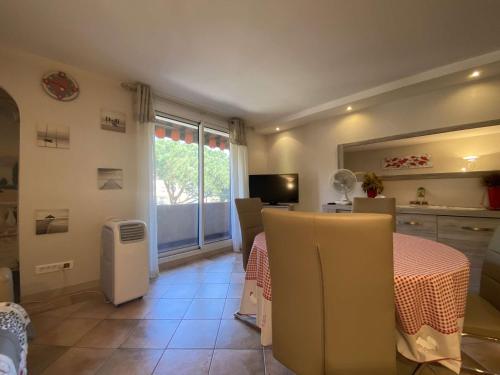 SM030-22 SAINTE MAXIME CENTRE Appartement 2 pièces 4 couchages