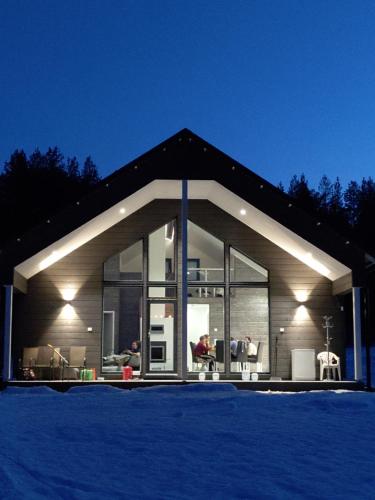 Lakeside villa HuviLa Kumpu in Vikajarvi