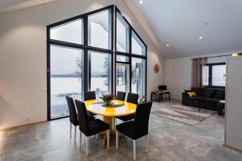 Lakeside villa HuviLa Kumpu in Vikajarvi