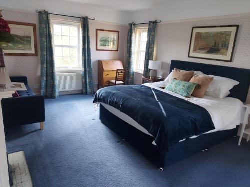 1 king bed, 1 sofa bed