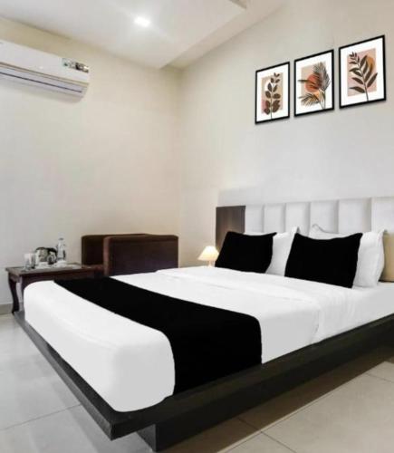 Exterior view of Hotel SSR stay near golden temple