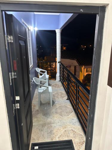 Teddys Suites in Lovlenda
