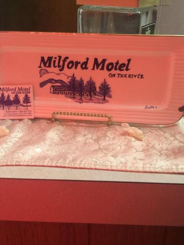 Milford Motel On the River