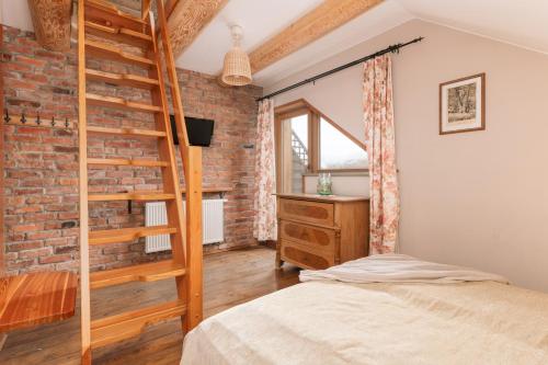 1 double bed, 2 twin beds