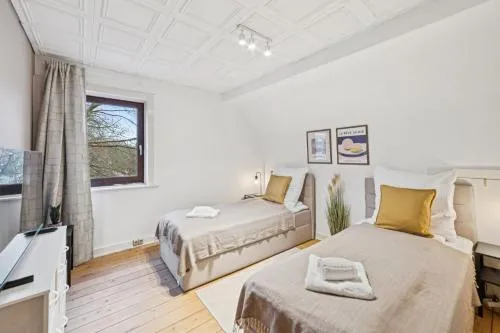 Nalia Homes - Central apartment with train station within walking distance in Pinneberg, Deutschland