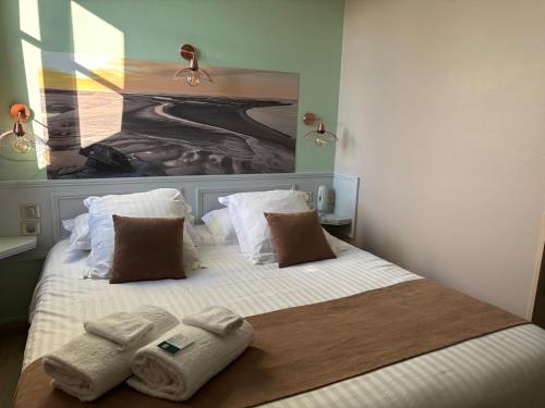 Logis Hotel- Restaurant Le Relais Guillaume de Normandy-PARKING GRATUIT-Bornes electriques-VUE BAIE - Saint-Valery-sur-Somme